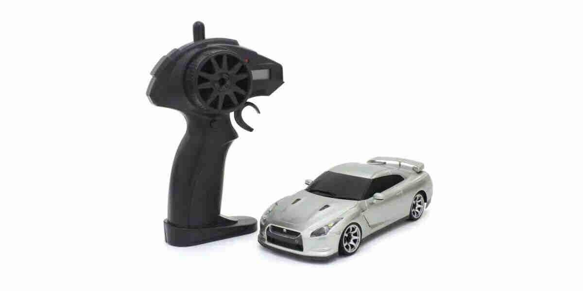 Kyosho First Mini-Z 1-28 Nissan GT-R R35 Silver - 66608A Kyosho First Mini-Z 1:28 Nissan GT-R R35 Silver - 66608A